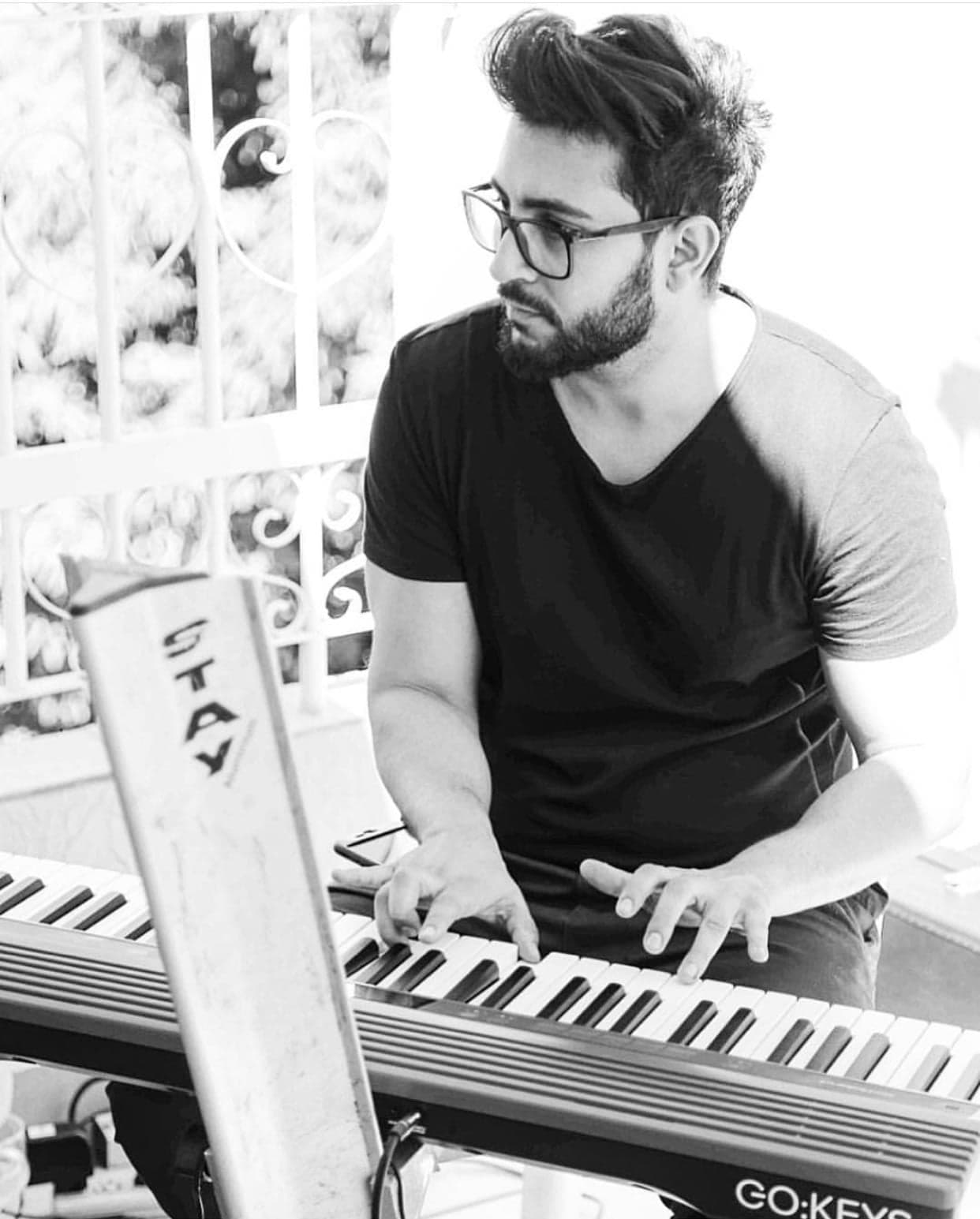 Athos Fantauzzi tocando piano
