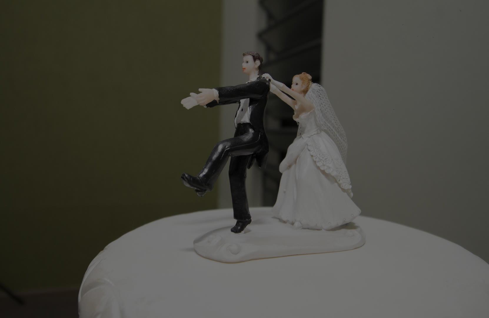 Topo de bolo de casamento com noivinhos